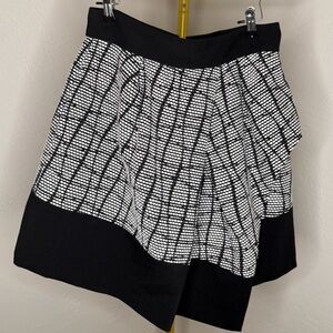 NWOT Banana Republic Black and White Skirt